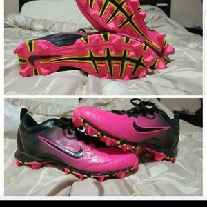 Sold! Nike Softball Cleats